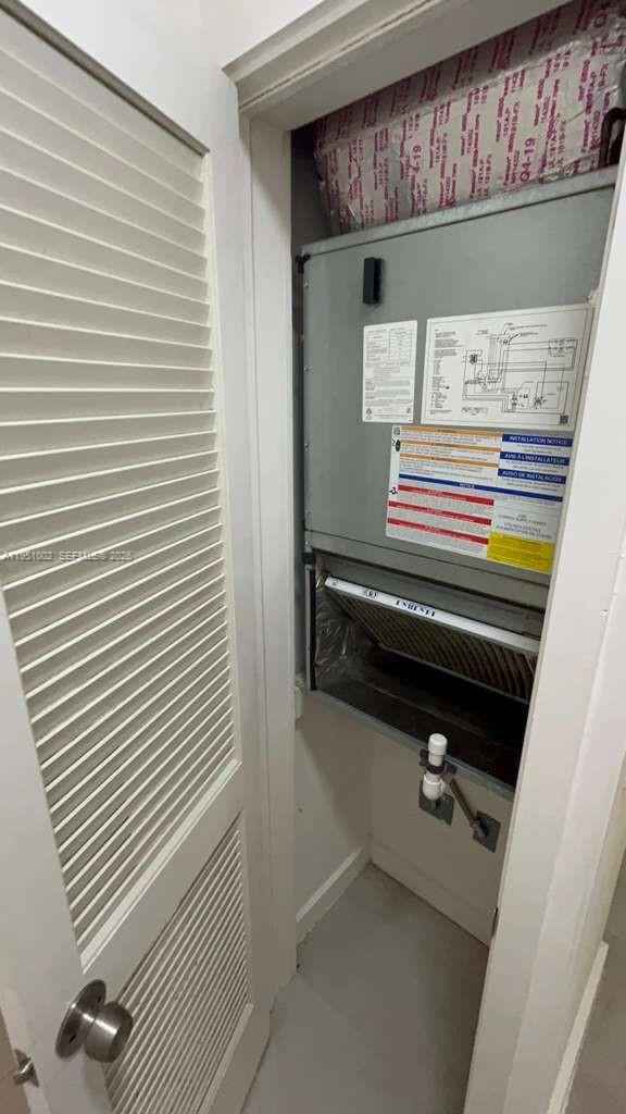 Building Photo - 780 NE 122nd St