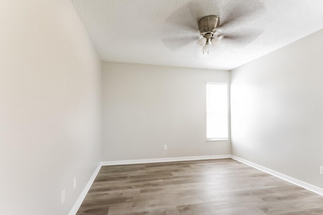 Building Photo - 2574 SW Monterrey Ln