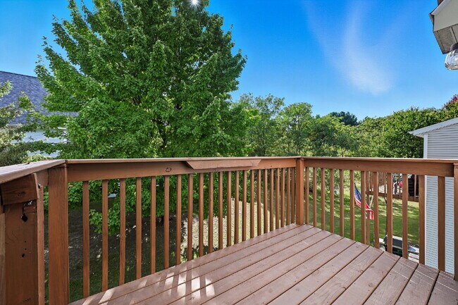 Building Photo - 1421 River View Ave