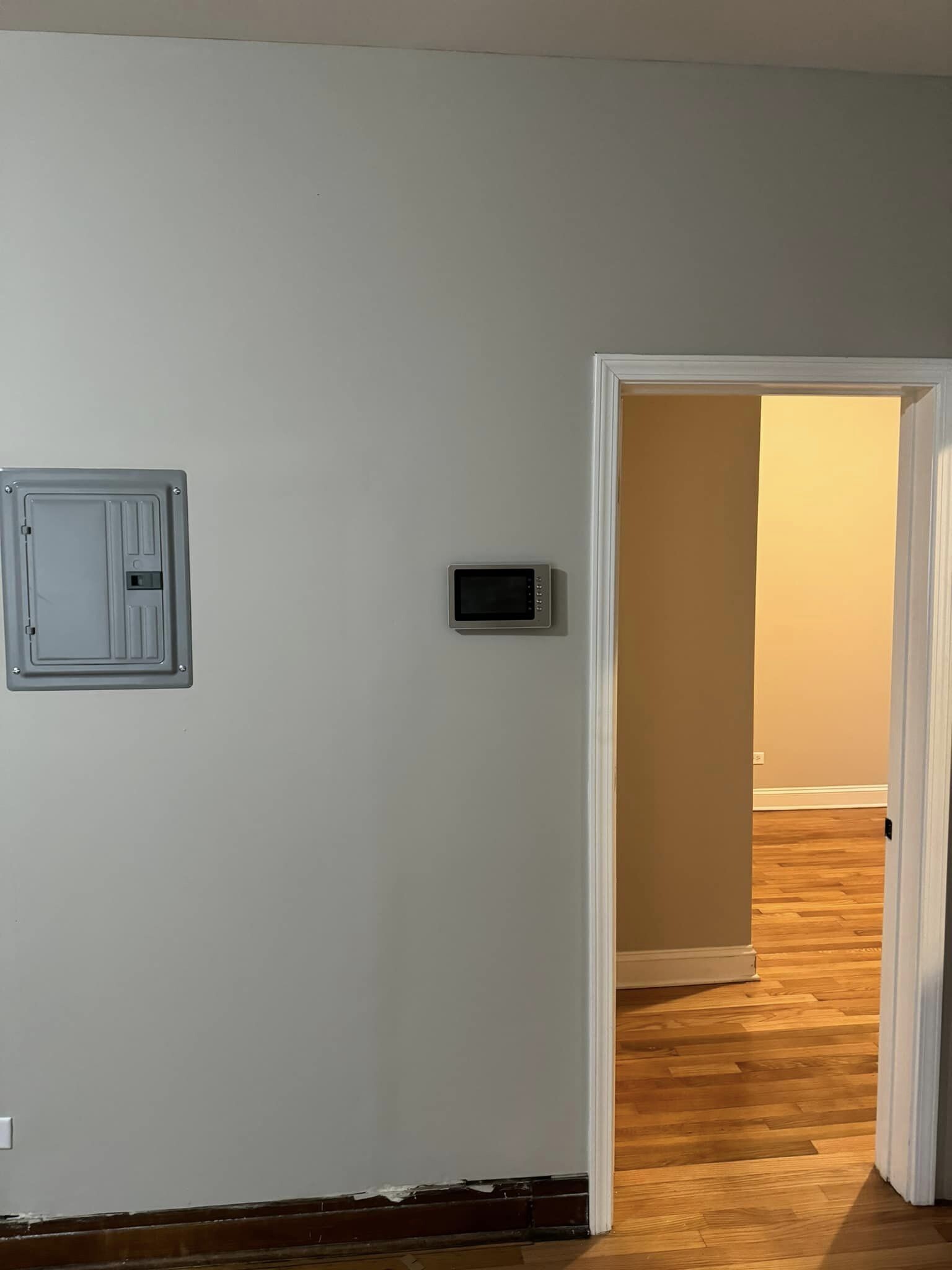 video Doorbell & Electric panel in unit - 551 N Lavergne Ave