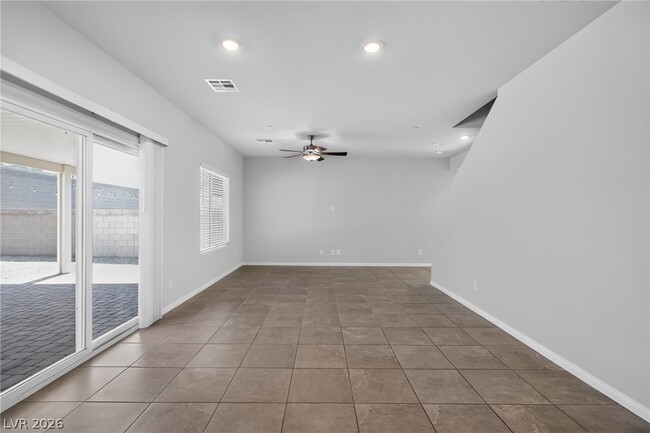 Building Photo - 371 Scarlet Pne Ct