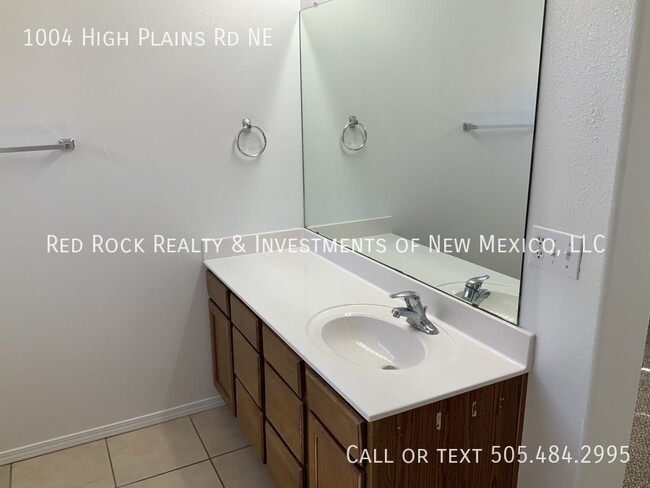 Building Photo - 1004 High Plains Rd