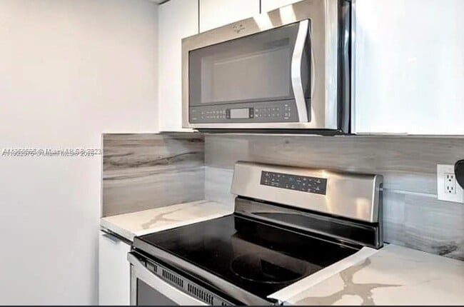 Building Photo - 1717 N Bayshore Dr