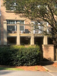 Building Photo - Quiet and Comfortable Condo in Sandy Springs!