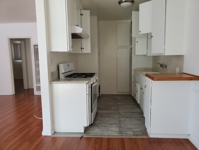 Building Photo - 4451 Murietta Ave