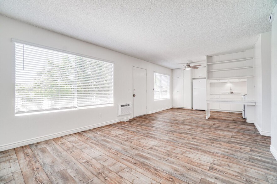 Interior Photo - Oak Valley