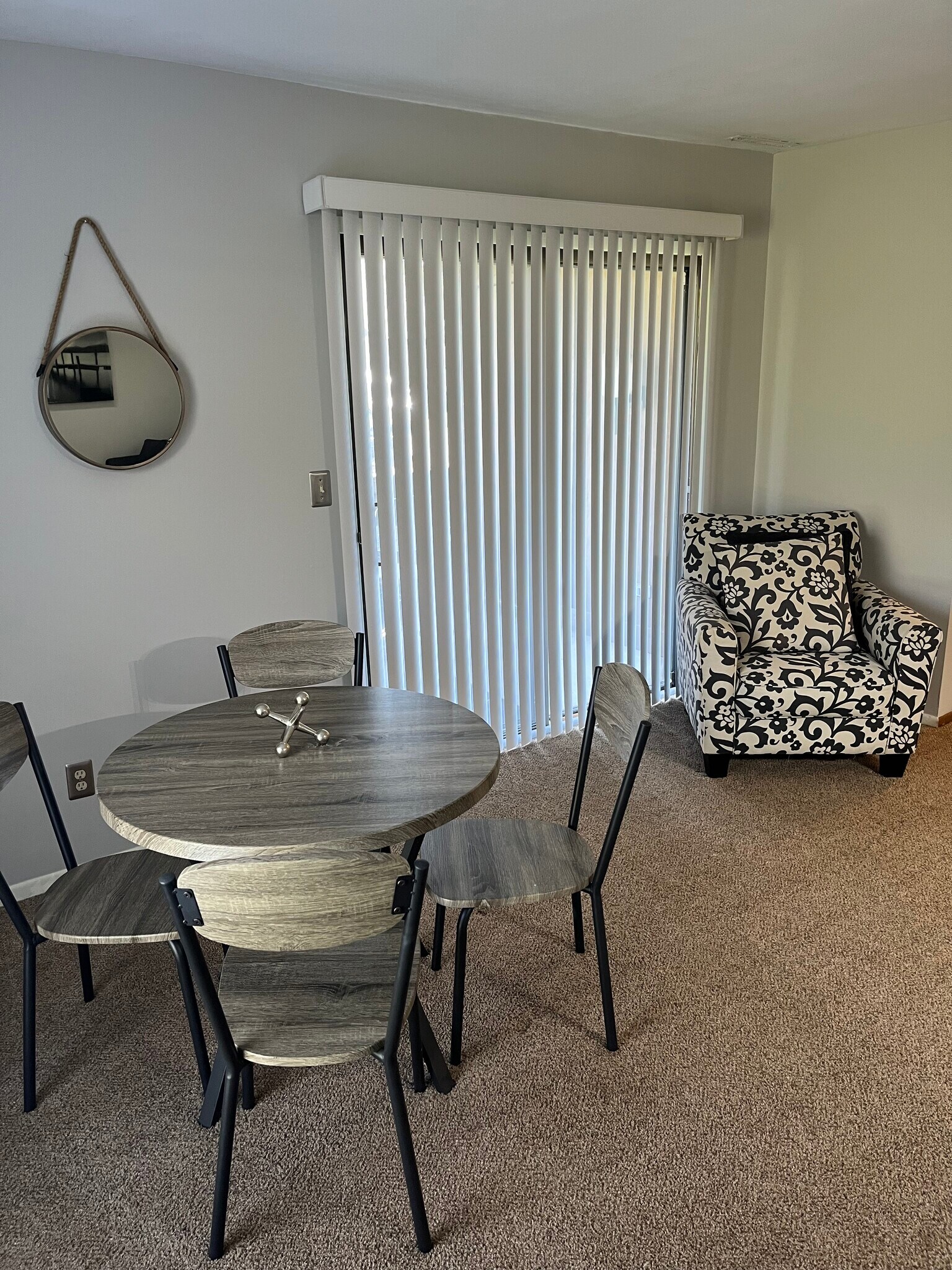 Dining Room - 102 Hartford Ct