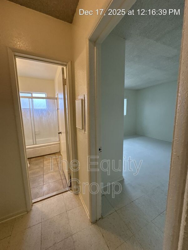 Building Photo - 830 Davis St