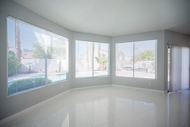 Building Photo - 8420 Bay Crest Dr