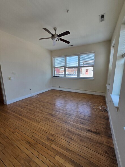 Building Photo - 613 N Lombardy St