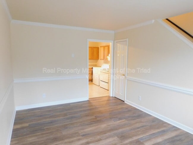 Building Photo - 2405 E Florida St