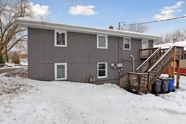 Building Photo - 439 Arlington Ave E