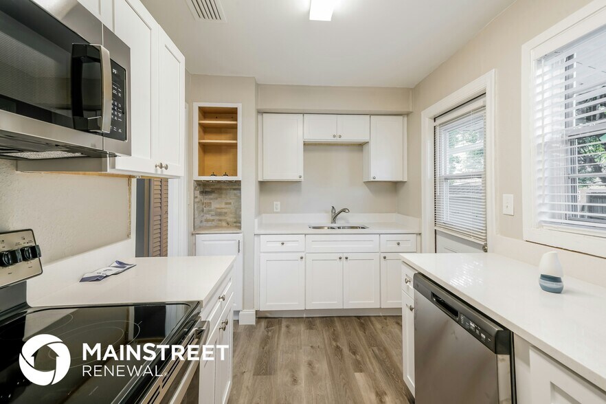 Building Photo - 1524 W River Shore Way