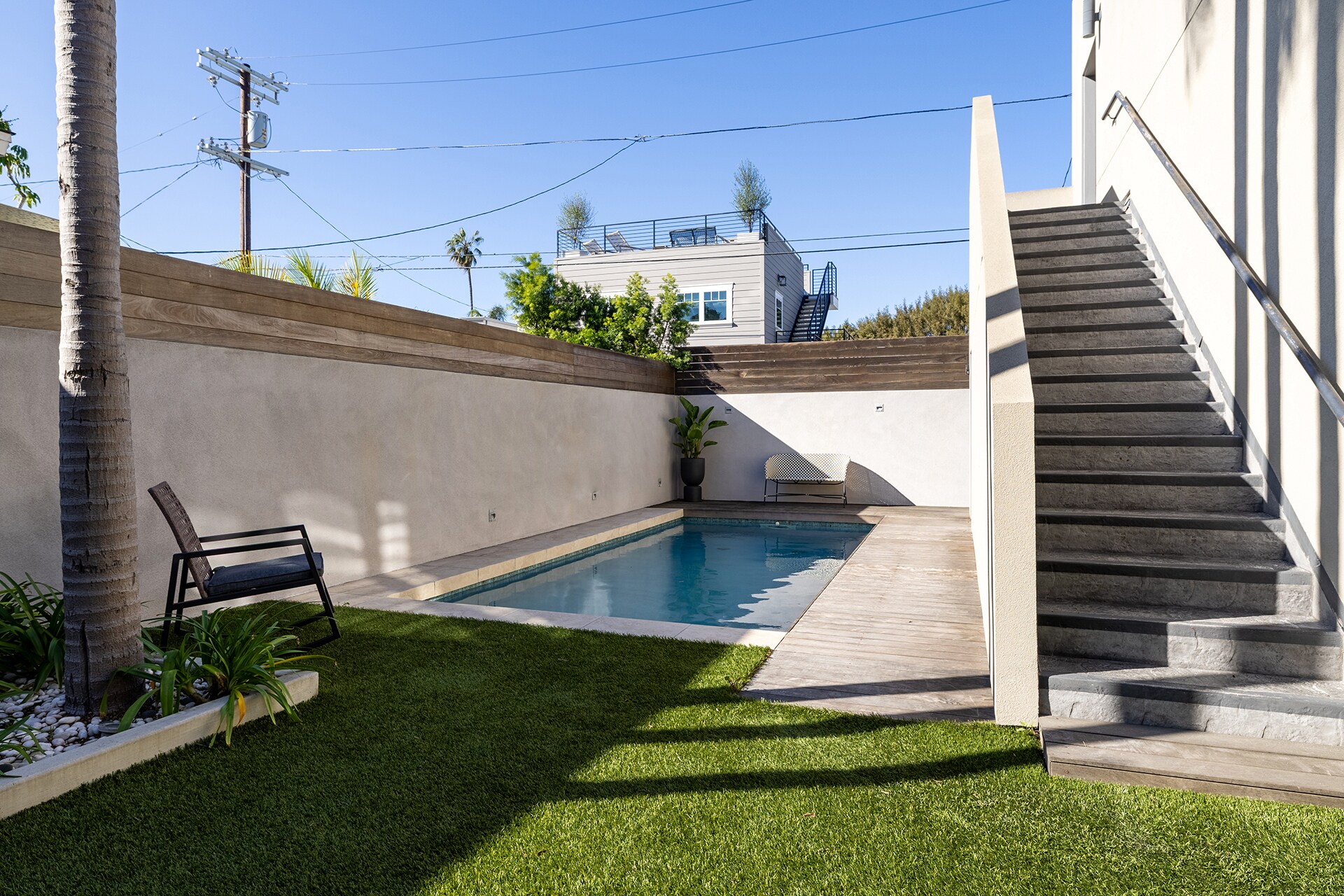 Building Photo - 831 Dickson St