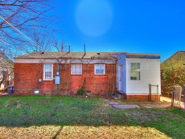 Building Photo - 405 E Northrup Dr