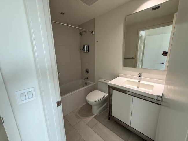 Building Photo - 2000 Metropica Wy