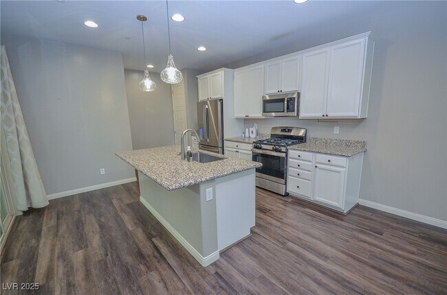 Building Photo - 541 Tokopah Falls St