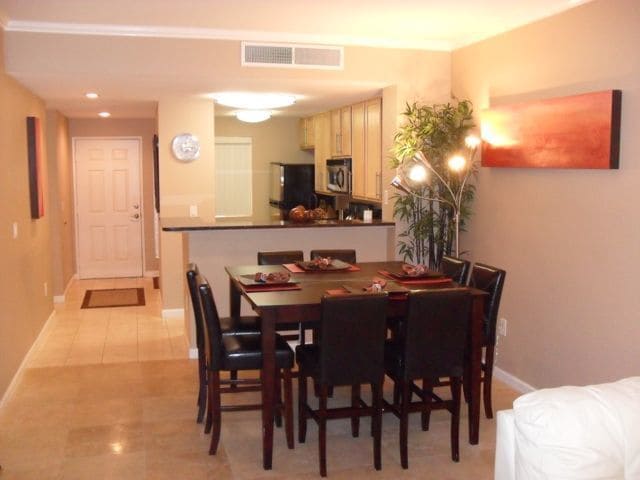 Building Photo - Meridian 2 bed | 2 bath Luxury Condo w/ Ut...