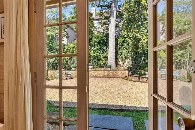 Building Photo - 2538 Parkside Dr NE