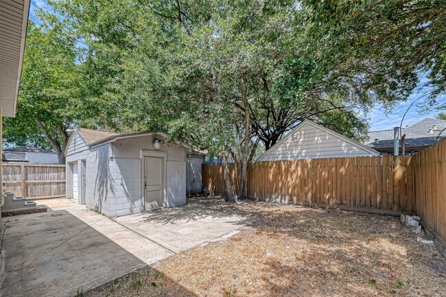 Building Photo - 817 Eleanor St