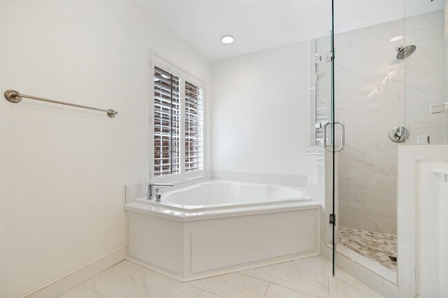 Building Photo - 3967 Travis St