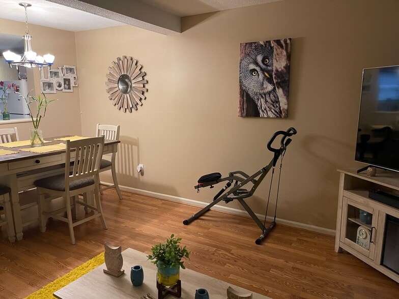 part of dining room - 1417 Quinnipiac Ave