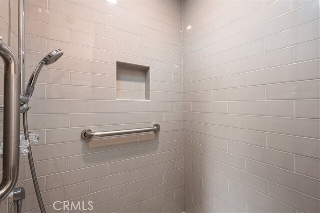 Building Photo - 2328 E Vine Ave