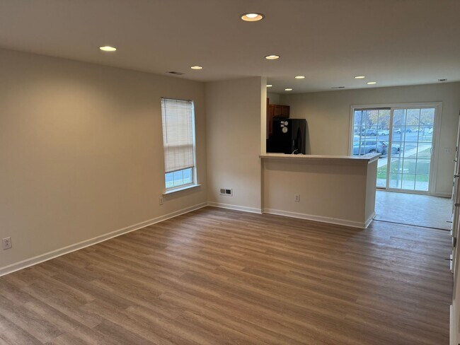 Building Photo - Coldwater Crossing 2 Bedroom 1.5 Bath end unit townhome for rent $1850/month