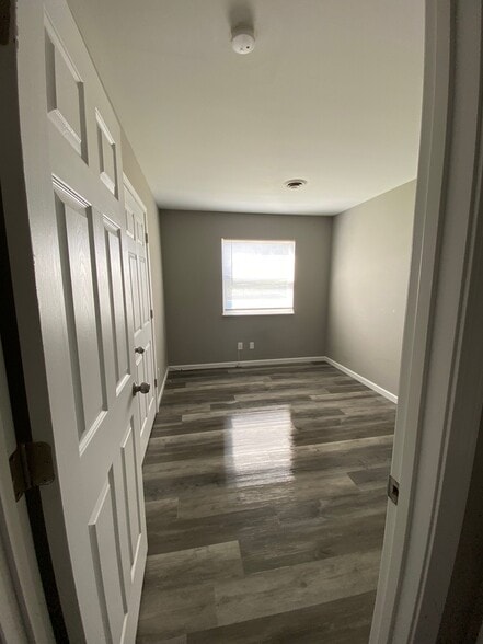 Building Photo - 109 Swan Dr