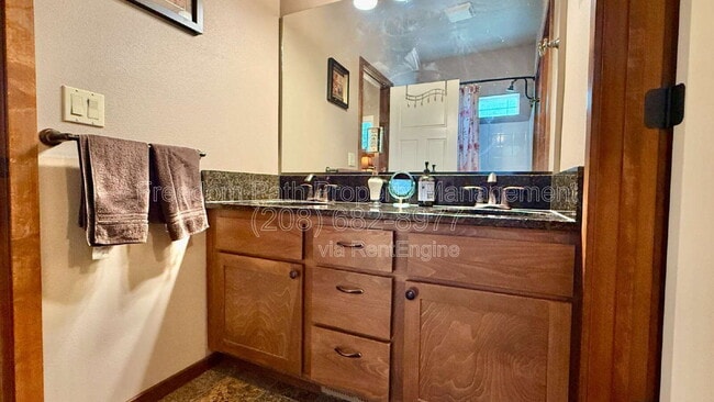 Building Photo - 406 Lundblad Pl