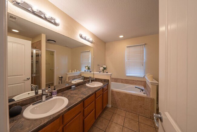 Building Photo - Short Term FULLY FURNISHED 3 bed home in Lorson Ranch!!!!