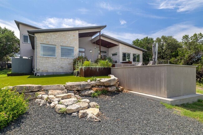 Building Photo - 3610 Crosswind Dr