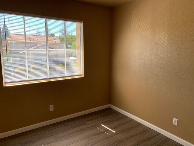 Building Photo - Fantastic Antioch Home!