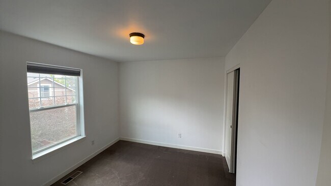 Building Photo - 2728 NE Black Oak Pl