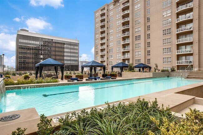 Building Photo - 3225 Turtle Creek Blvd