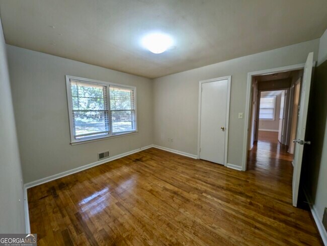 Building Photo - 170 Forest Rd