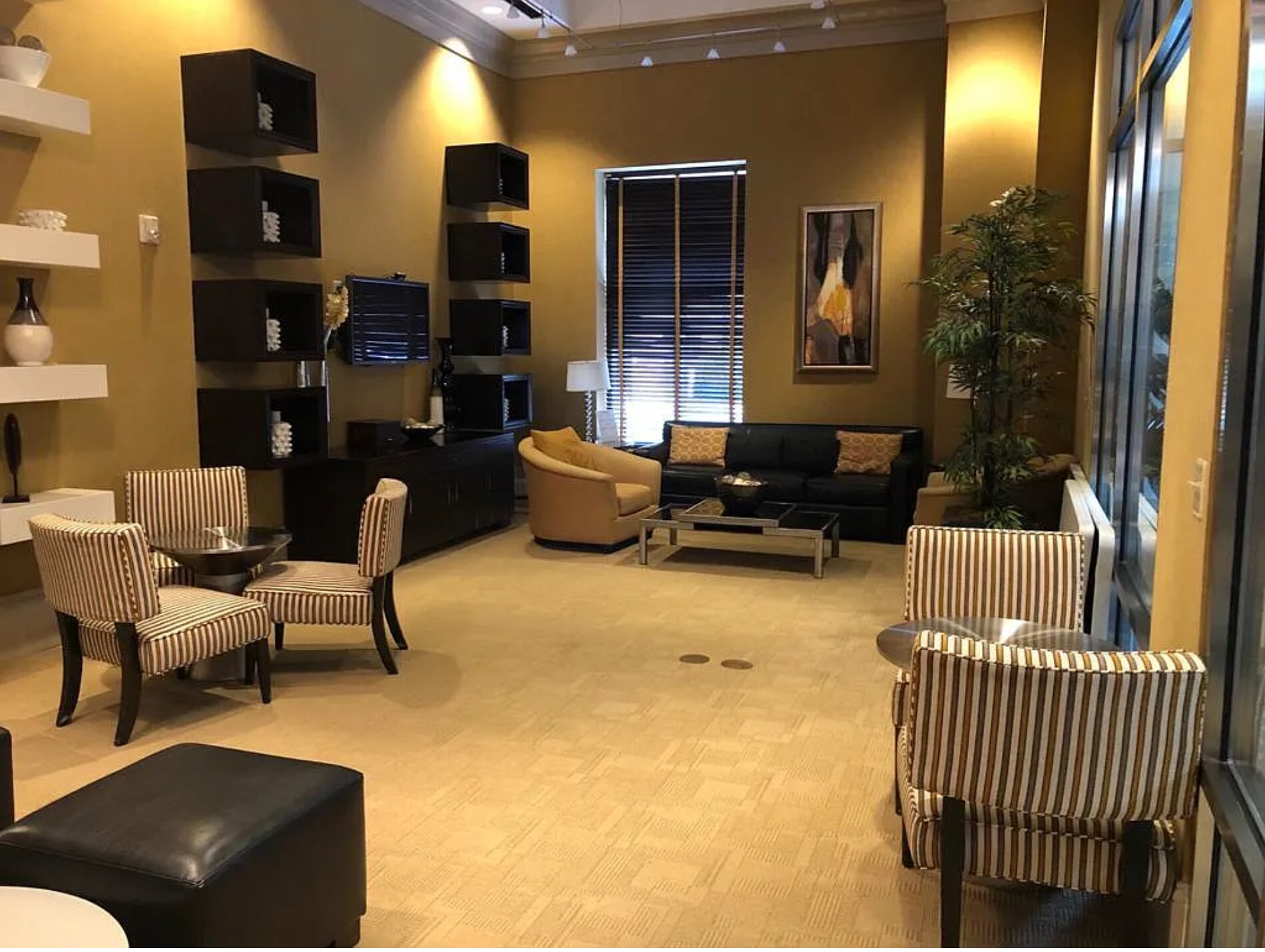 Building Photo - 309 Holland Ln