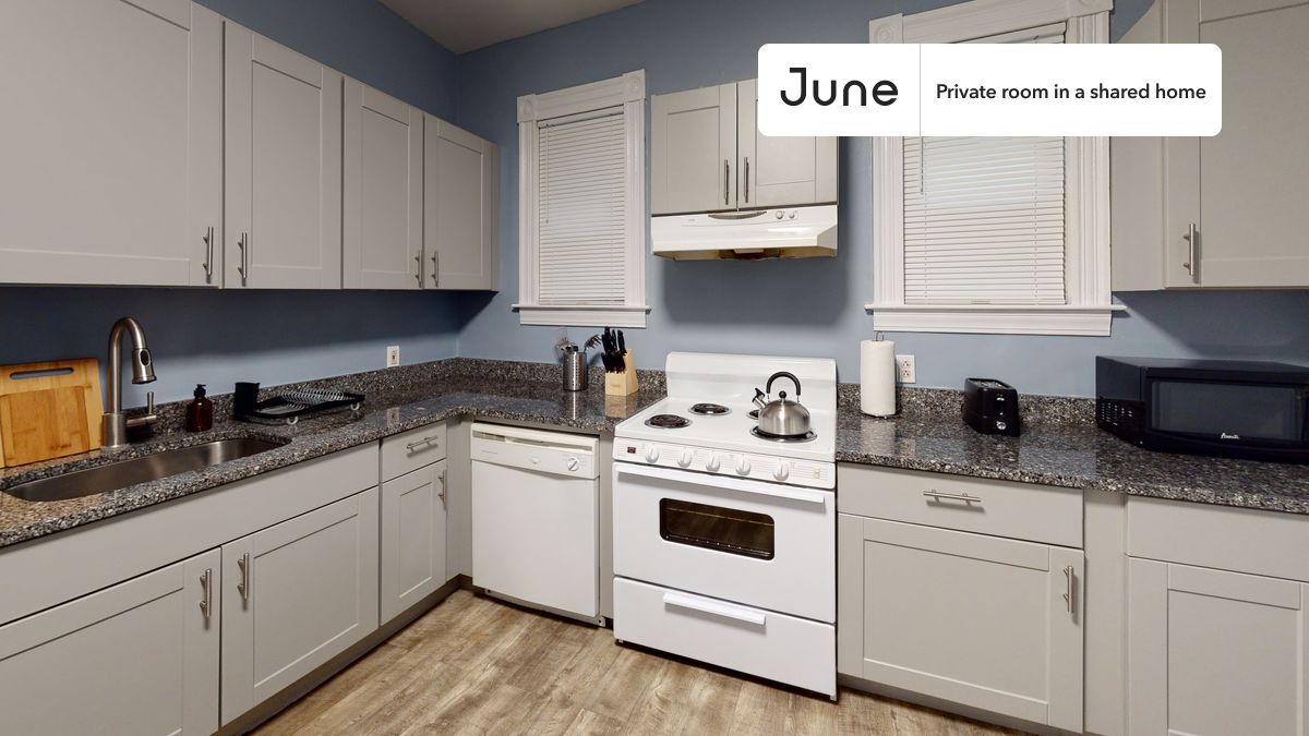 Building Photo - Room in Shared 3 bed/1 bath home