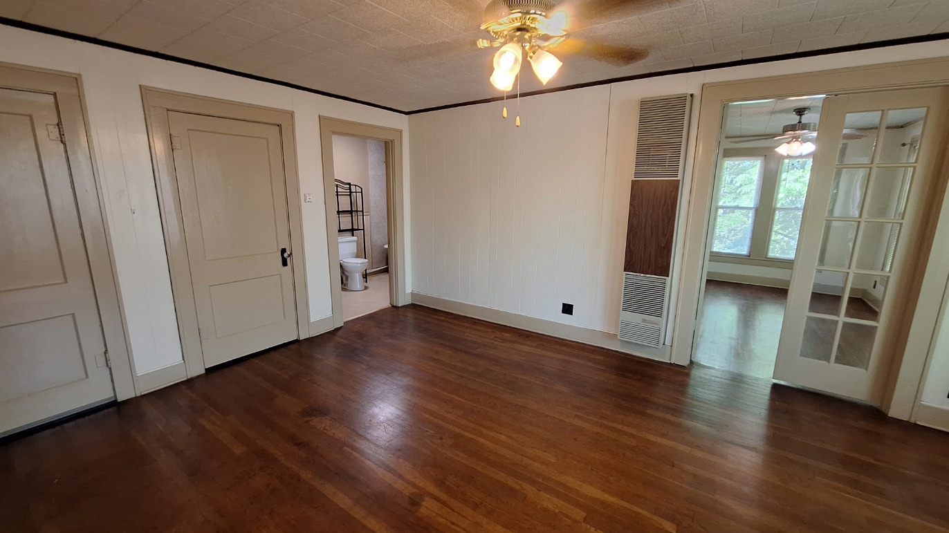Living room - 3228 Washington St