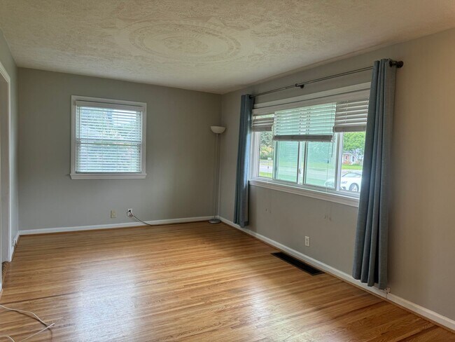 Building Photo - Single Family Home - Available - Will not ...