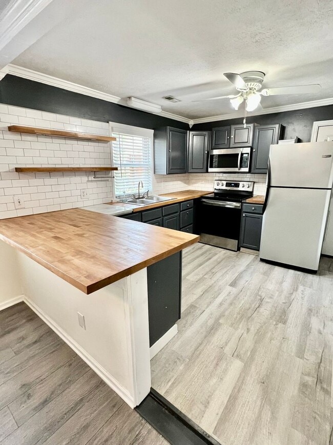 Building Photo - Cute and Cozy 2 bd/1 bath Home in Madison!