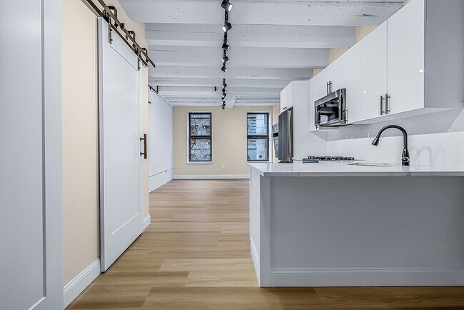 Building Photo - 67 Broad St