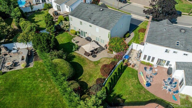 Building Photo - 1 Parkside Dr