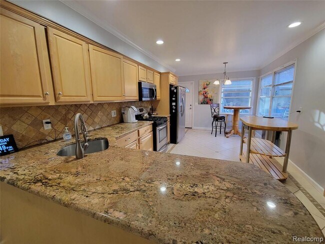 Building Photo - 18311 Norwich Rd