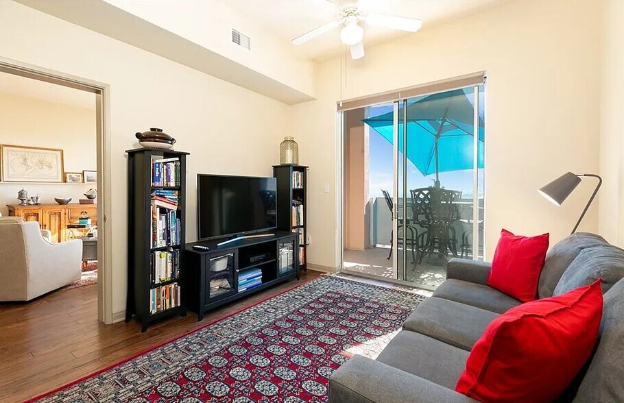 Building Photo - 388 E Ocean Blvd