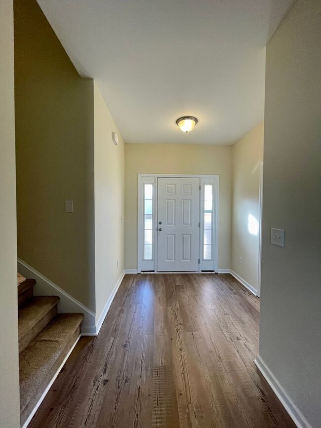 Building Photo - 5 Bedroom/3 Bath home with Garage in Tiger...