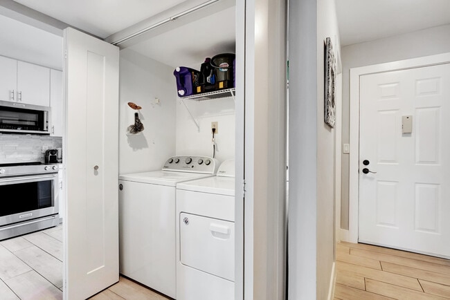 Building Photo - 210 Captains Walk