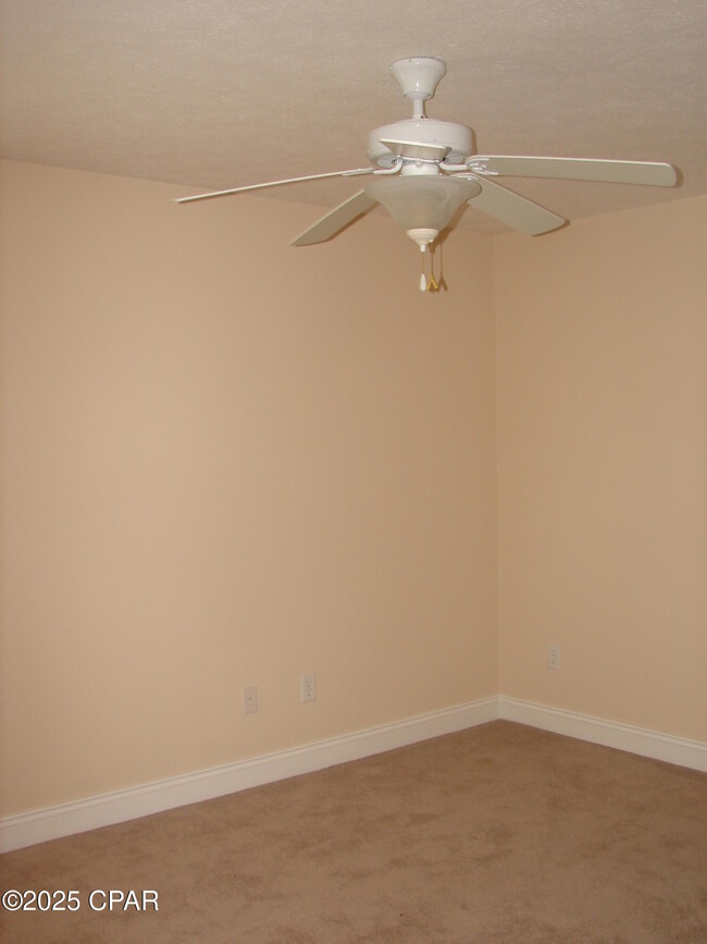 Building Photo - 3402 Hillcrest Dr