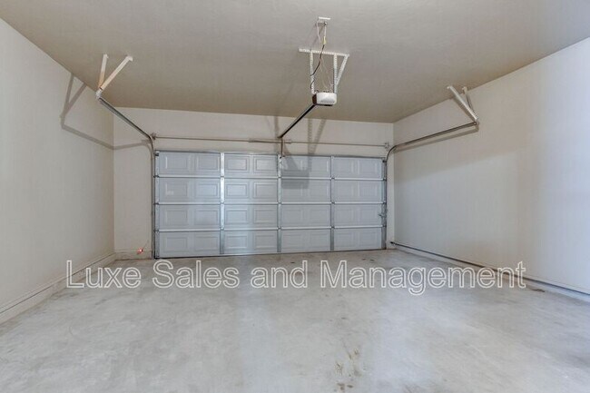 Building Photo - 1308 Garden Gate Dr