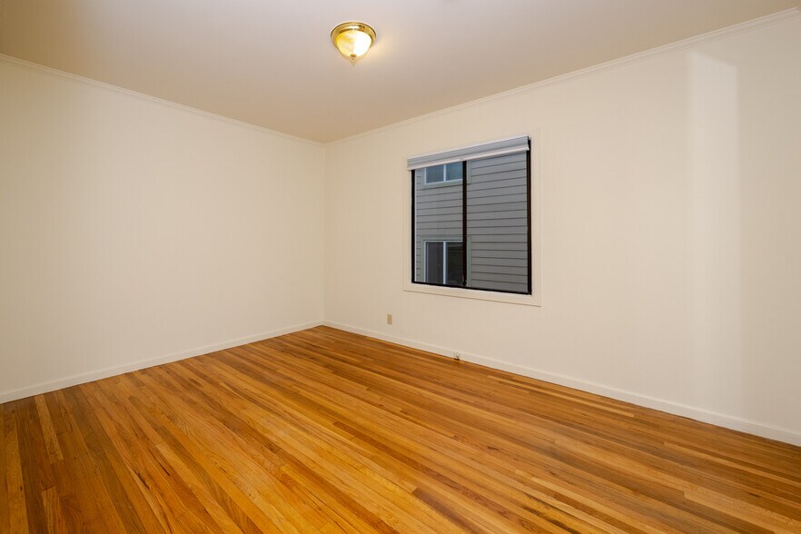 Building Photo - 1401 43rd Ave